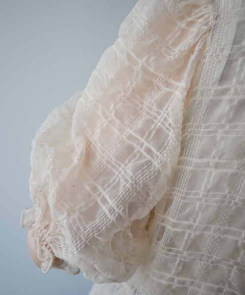 earth music&ecology（アースミュージックアンドエコロジー）の「シアーパフチュニック（チュニック・レディース・アイボリー/グレー/ピンク・FREE）」の9枚目の写真