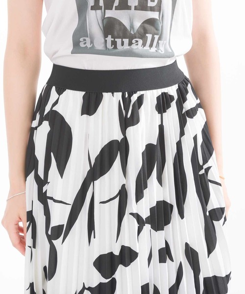 Lo-Fi（ローファイ）の「ボタニカル柄プリーツスカート（スカート・レディース・ブラック/オフホワイト・M）」の16枚目の写真