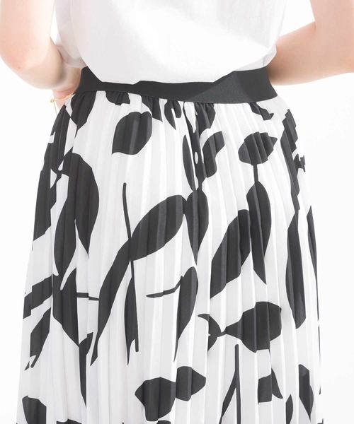 Lo-Fi（ローファイ）の「ボタニカル柄プリーツスカート（スカート・レディース・ブラック/オフホワイト・M）」の17枚目の写真