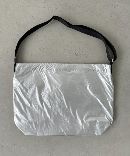 Lee（リー）の「Lee/リー ロゴ刺繍 ザックリ ビッグショルダー/MEGAショルダー/ニュースペーパーバッグ（ショルダーバッグ・レディース・シルバー/ホワイト/ブラック・FREE）」の7枚目の写真