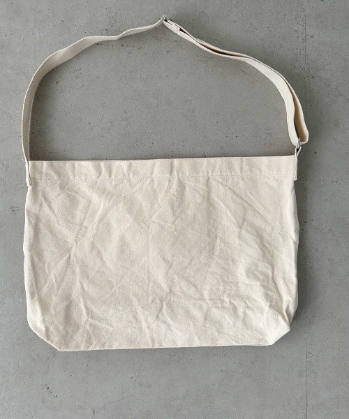 Lee（リー）の「Lee/リー ロゴ刺繍 ザックリ ビッグショルダー/MEGAショルダー/ニュースペーパーバッグ（ショルダーバッグ・レディース・シルバー/ホワイト/ブラック・FREE）」の5枚目の写真
