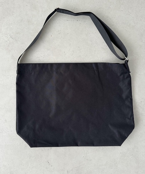 Lee（リー）の「Lee/リー ロゴ刺繍 ザックリ ビッグショルダー/MEGAショルダー/ニュースペーパーバッグ（ショルダーバッグ・レディース・シルバー/ホワイト/ブラック・FREE）」の6枚目の写真