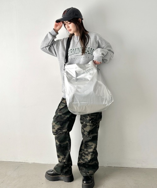 Lee（リー）の「Lee/リー ロゴ刺繍 ザックリ ビッグショルダー/MEGAショルダー/ニュースペーパーバッグ（ショルダーバッグ・レディース・シルバー/ホワイト/ブラック・FREE）」の17枚目の写真