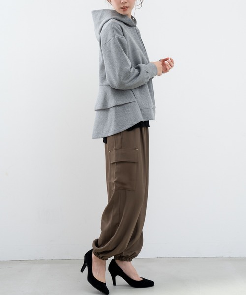 ANNA LUNA(アンナルナ)の「【ANNA LUNA】 程よい落ち感と上品な光沢感が魅力のカーゴパンツ(カーゴパンツ・レディース・ブラック/カーキ・LARGE/MEDIUM)」の21枚目の写真