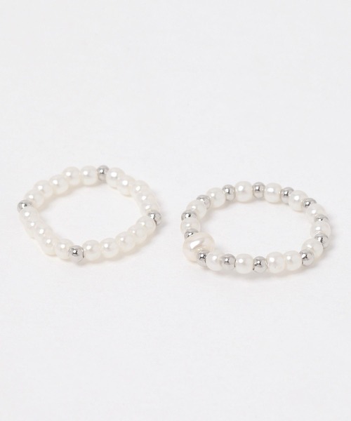 FOREVER 21（フォーエバー トゥエンティーワン）の「2セットパールリング（リング・レディース・シルバー/ゴールド・FREE）」の2枚目の写真