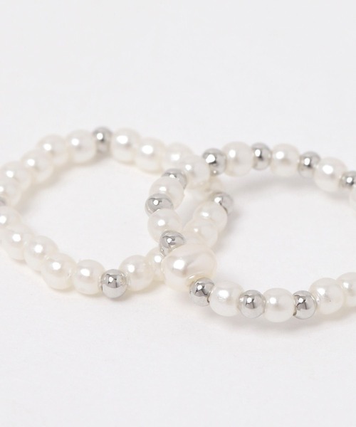 FOREVER 21（フォーエバー トゥエンティーワン）の「2セットパールリング（リング・レディース・シルバー/ゴールド・FREE）」の4枚目の写真