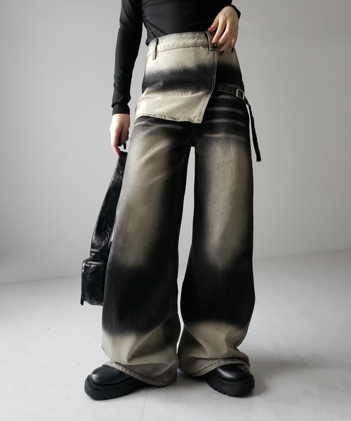 me+em select(ミームセレクト)の「【 2color /4size 】ラップレイヤードバイカラーブリーチワイドデニム / wrap layered bicolor bleach wide denim(デニムパンツ・レディース・ブルー/ブラック・X-LARGE/SMALL/MEDIUM/LARGE)」の2枚目の写真