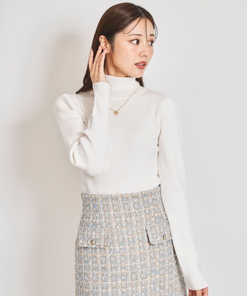 31 Sons de mode（トランテアン　ソン　ドゥ　モード）の「【ＷＡＳＨＡＢＬＥ】ゴールド釦タートルネックニット（ニット/セーター・レディース・ブラック/オフホワイト/サックスブルー/ピンク・フリー）」の18枚目の写真