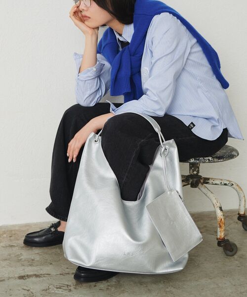 kivi（キヴィ）の「ポーチツキトートバッグ（トートバッグ・レディース・シルバー/ブラック・ONE SIZE）」の6枚目の写真