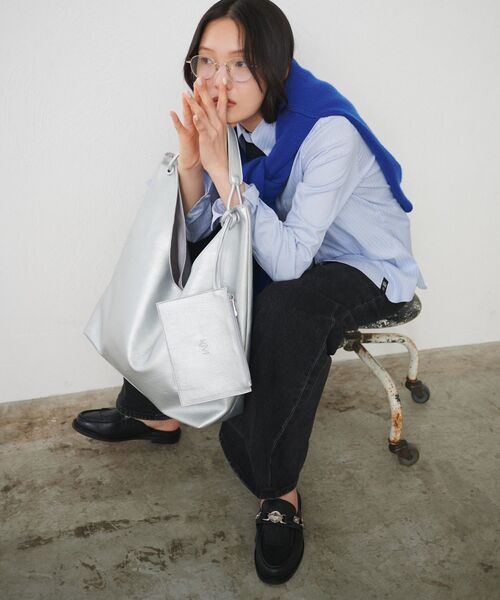 kivi（キヴィ）の「ポーチツキトートバッグ（トートバッグ・レディース・シルバー/ブラック・ONE SIZE）」の8枚目の写真