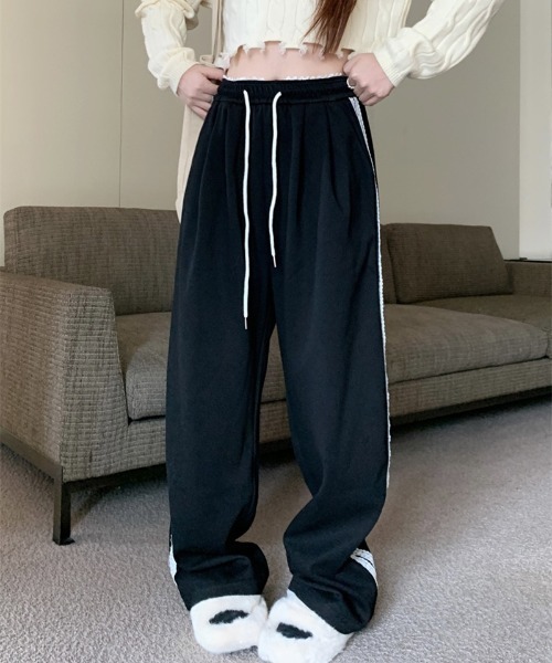 FREE STYLISTS（フリー スタイリスト）の「YUGA_YGMC　フリルステッチ イージールーズシルエットスパンツ（スウェットパンツ・レディース・ブラック/ライトグレー/オフホワイト/ネイビー・FREE）」の3枚目の写真
