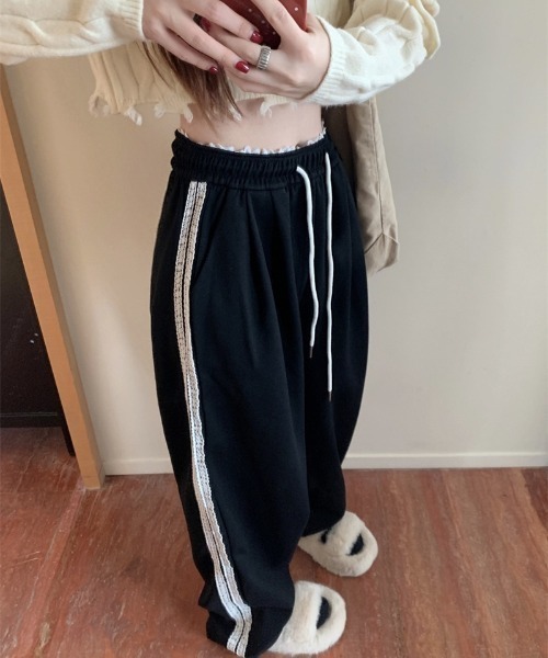 FREE STYLISTS（フリー スタイリスト）の「YUGA_YGMC　フリルステッチ イージールーズシルエットスパンツ（スウェットパンツ・レディース・ブラック/ライトグレー/オフホワイト/ネイビー・FREE）」の8枚目の写真