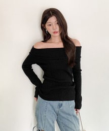 オフショル オフショルダートップス 肩出し」に該当するファッション