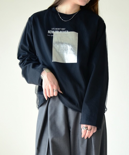 and it_(アンドイット)の「チュール重ね箔プリントロングTシャツ(Tシャツ/カットソー・レディース・ブラック/オフホワイト・M)」の2枚目の写真