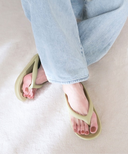 enchanted(エンチャンテッド)の「ラウンドストラップトングサンダル(サンダル・レディース・ブラック/ホワイト/グリーン・M/L/LL)」の3枚目の写真