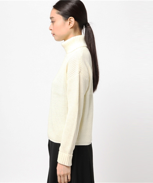 koe（コエ）の「ビッグ畦編みニットプルオーバー（ニット/セーター・レディース・アイボリー/カーキ/ネイビー/キャメル・MEDIUM/SMALL/LARGE）」の6枚目の写真