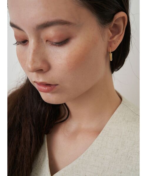 ELENDEEK（エレンディーク）の「Vスモールピアス（ピアス（両耳用）・レディース・シルバー/ゴールド・FREE）」の10枚目の写真