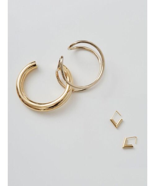 ELENDEEK（エレンディーク）の「Vスモールピアス（ピアス（両耳用）・レディース・シルバー/ゴールド・FREE）」の8枚目の写真