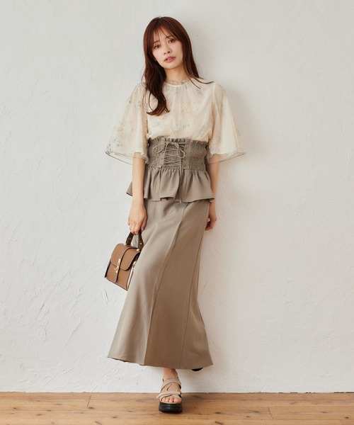 mysty woman（ミスティウーマン）の「フローラル刺繍フレアスリーブブラウス　320879（シャツ/ブラウス・レディース・アイボリー/グレイッシュブルー/グレー/ピンクベージュ/ベージュ/オフホワイト・FREE）」の8枚目の写真