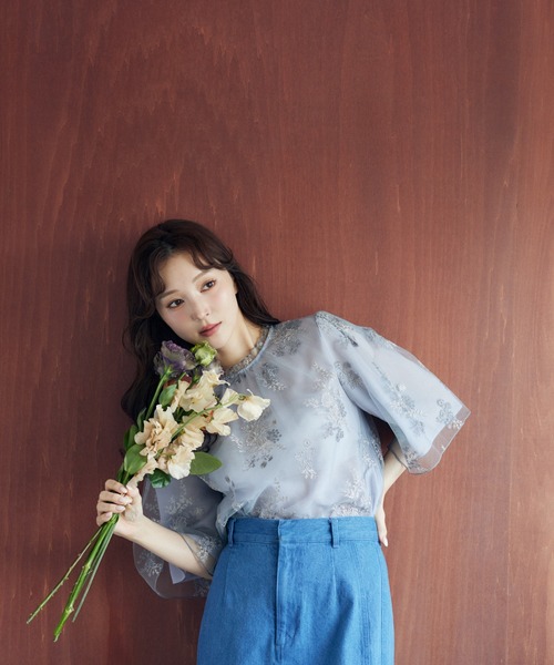 mysty woman（ミスティウーマン）の「フローラル刺繍フレアスリーブブラウス　320879（シャツ/ブラウス・レディース・アイボリー/グレイッシュブルー/グレー/ピンクベージュ/ベージュ/オフホワイト・FREE）」の13枚目の写真