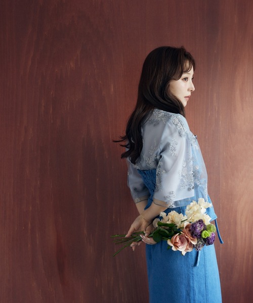 mysty woman（ミスティウーマン）の「フローラル刺繍フレアスリーブブラウス　320879（シャツ/ブラウス・レディース・アイボリー/グレイッシュブルー/グレー/ピンクベージュ/ベージュ/オフホワイト・FREE）」の14枚目の写真