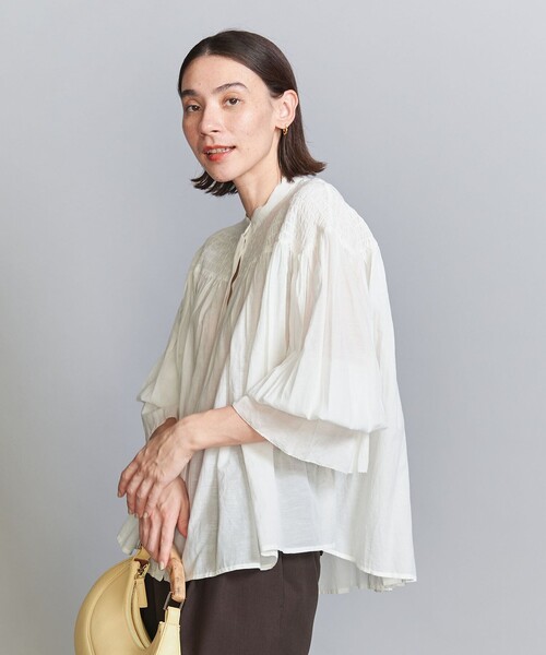 BEAUTY&YOUTH UNITED ARROWS(ビューティーアンドユースユナイテッドアローズ)の「【WEB限定】コットンレーヨン シャーリングブラウス -ウォッシャブル-(シャツ/ブラウス・レディース・ライラック/ライトブルー/ブラック/ホワイト・FREE)」の2枚目の写真