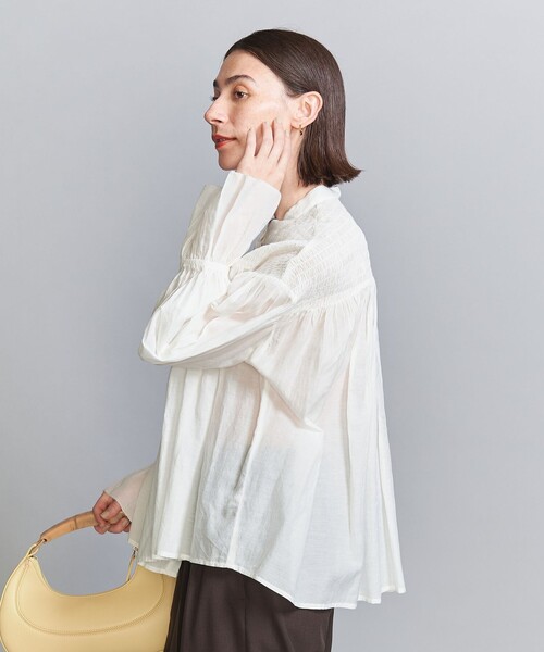 BEAUTY&YOUTH UNITED ARROWS(ビューティーアンドユースユナイテッドアローズ)の「【WEB限定】コットンレーヨン シャーリングブラウス -ウォッシャブル-(シャツ/ブラウス・レディース・ライラック/ライトブルー/ブラック/ホワイト・FREE)」の6枚目の写真