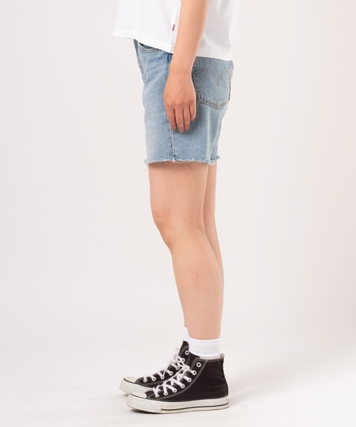 Levi's(リーバイス)の「Levi's/リーバイス 501(R) MID THIGH ショーツ ライトインディゴ(デニムパンツ・レディース・ライトインディゴブルー・23inch/28inch/27inch/26inch/25inch/24inch)」の13枚目の写真