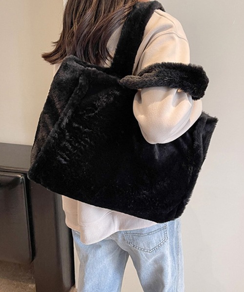 STYLEBLOCK(スタイルブロック)の「フェイクファー素材トートバッグ(トートバッグ・レディース・カーキ/ピンク/ベージュ/ブラック・FREE)」の2枚目の写真
