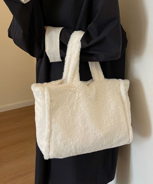 STYLEBLOCK(スタイルブロック)の「フェイクファー素材トートバッグ(トートバッグ・レディース・カーキ/ピンク/ベージュ/ブラック・FREE)」の17枚目の写真