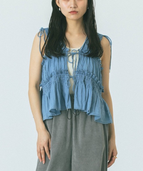ROSE BUD(ローズバッド)の「SLV.LESS GATHERED BLOUSE(シャツ/ブラウス・レディース・ネイビー/ブルー・ONE SIZE)」の1枚目の写真