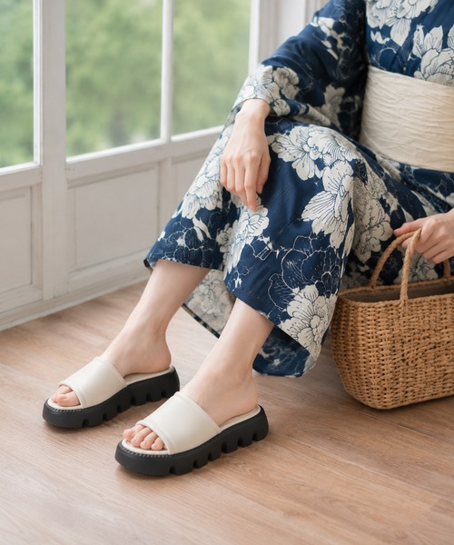 coca(ANDEX shoes product)(コカ)の「厚底 バルキーソール ミュールサンダル(サンダル・レディース・ホワイト/ブラック・LARGE/MEDIUM/SMALL)」の3枚目の写真