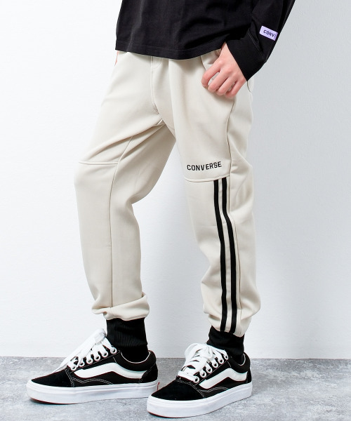 CONVERSE（コンバース）の「CONVERSE 別注ジャージラインパンツ（その他パンツ・キッズ・グレイッシュベージュ/ブラック・150/140/160/130）」の2枚目の写真