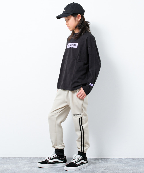 CONVERSE（コンバース）の「CONVERSE 別注ジャージラインパンツ（その他パンツ・キッズ・グレイッシュベージュ/ブラック・150/140/160/130）」の4枚目の写真