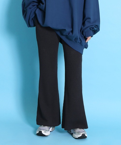 PUNYUS（プニュズ）の「ストライプフレアパンツ（その他パンツ・レディース・チャコールグレー/ブルー/ホワイト・1/2/3/4）」の2枚目の写真