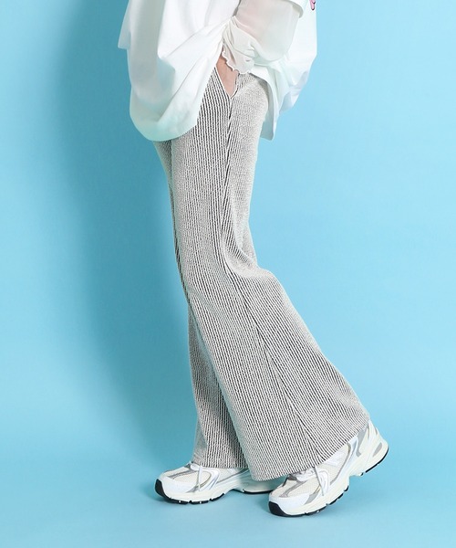 PUNYUS（プニュズ）の「ストライプフレアパンツ（その他パンツ・レディース・チャコールグレー/ブルー/ホワイト・1/2/3/4）」の6枚目の写真
