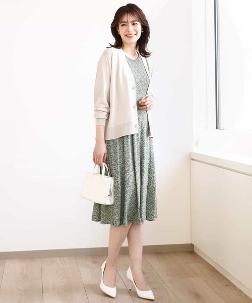 OFUON le MK（オフオンルエムケー）の「Vネックニットカーディガン/接触冷感/洗える/WEB限定サイズあり（Tシャツ/カットソー・レディース・イエロー/グリーン/ブラウン系その他/グレイッシュベージュ・36/38）」の5枚目の写真