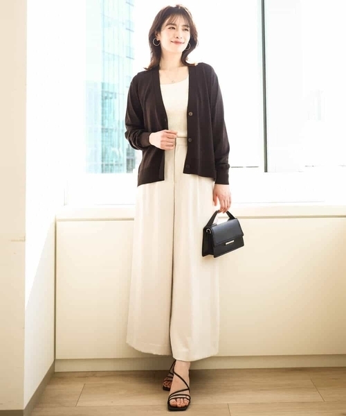 OFUON le MK（オフオンルエムケー）の「Vネックニットカーディガン/接触冷感/洗える/WEB限定サイズあり（Tシャツ/カットソー・レディース・イエロー/グリーン/ブラウン系その他/グレイッシュベージュ・36/38）」の8枚目の写真