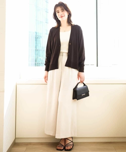 OFUON le MK（オフオンルエムケー）の「Vネックニットカーディガン/接触冷感/洗える/WEB限定サイズあり（Tシャツ/カットソー・レディース・イエロー/グリーン/ブラウン系その他/グレイッシュベージュ・36/38）」の9枚目の写真