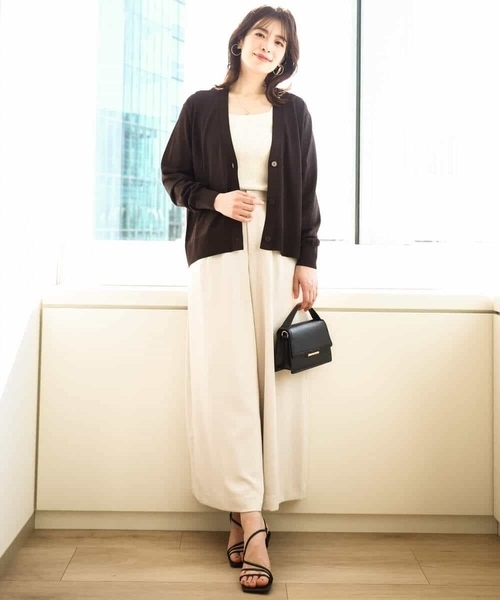 OFUON le MK（オフオンルエムケー）の「Vネックニットカーディガン/接触冷感/洗える/WEB限定サイズあり（Tシャツ/カットソー・レディース・イエロー/グリーン/ブラウン系その他/グレイッシュベージュ・36/38）」の11枚目の写真