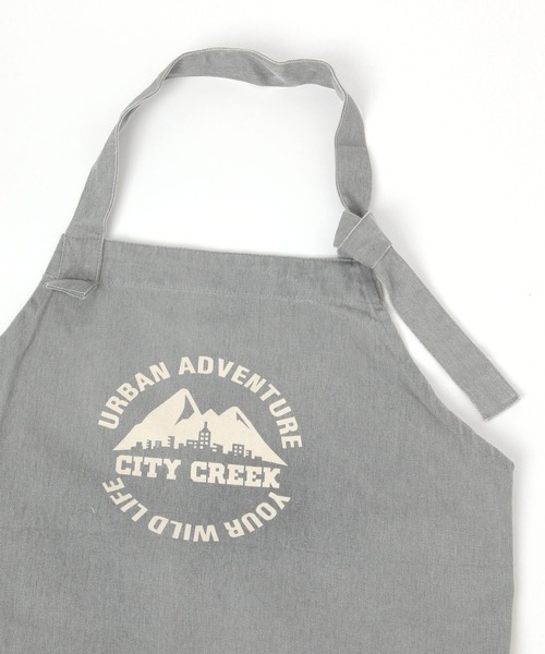 niko and...（ニコアンド）の「【CITY CREEK】パッカブルエプロン（エプロン・レディース・パープル/マスタード・0）」の4枚目の写真