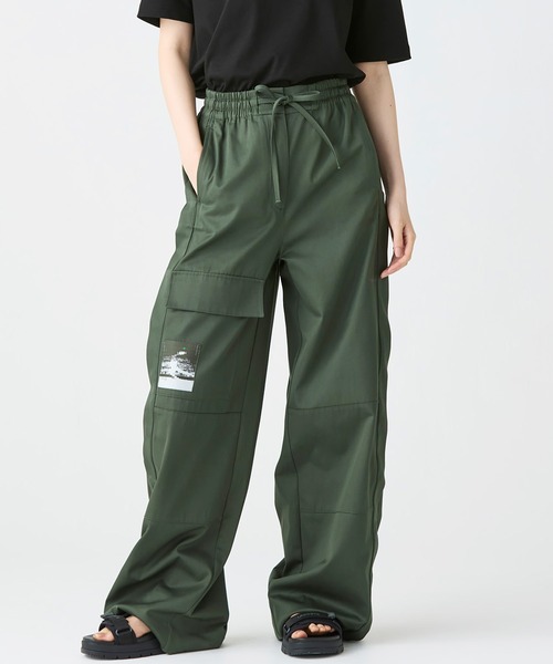 LACOSTE（ラコステ）の「アシンメトリー ワイドストレート カーゴポケットパンツ（その他パンツ・レディース・ダークグリーン・40/38/36/34）」の9枚目の写真