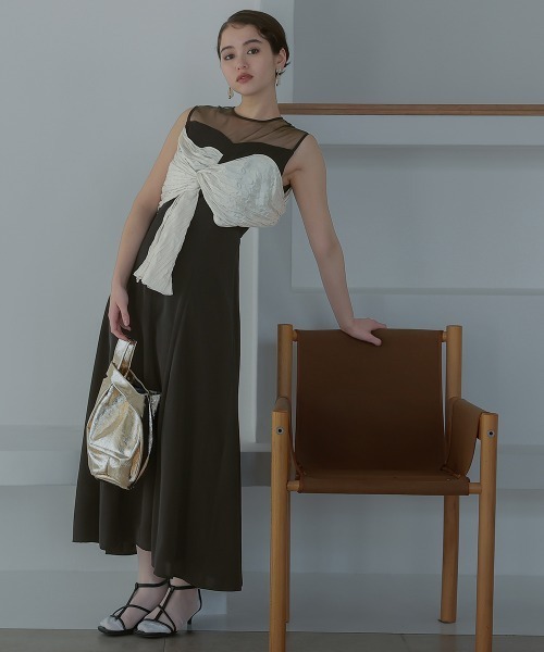 Callarus（カラルス）の「フロントねじりデザインワンピースドレス〔Callarus〕（ドレス・レディース・ネイビー系/ブラック系/モカ・M/L）」の6枚目の写真