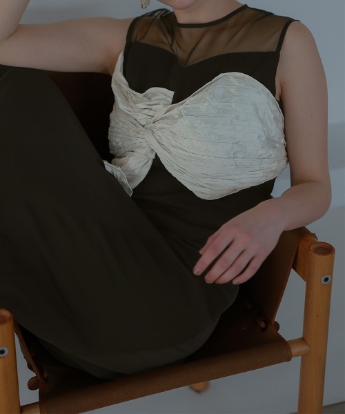 Callarus（カラルス）の「フロントねじりデザインワンピースドレス〔Callarus〕（ドレス・レディース・ネイビー系/ブラック系/モカ・M/L）」の8枚目の写真