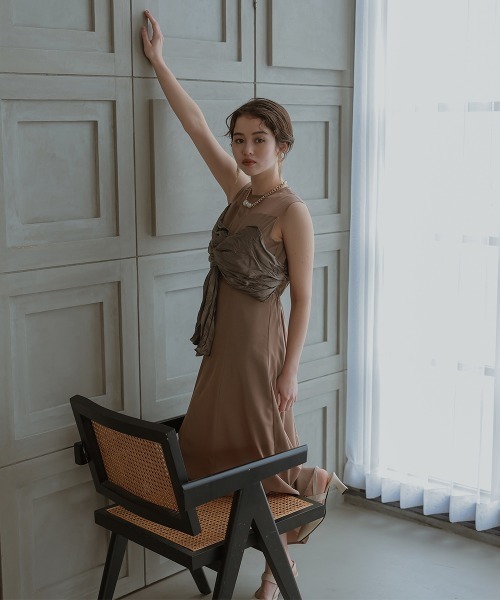 Callarus（カラルス）の「フロントねじりデザインワンピースドレス〔Callarus〕（ドレス・レディース・ネイビー系/ブラック系/モカ・M/L）」の17枚目の写真