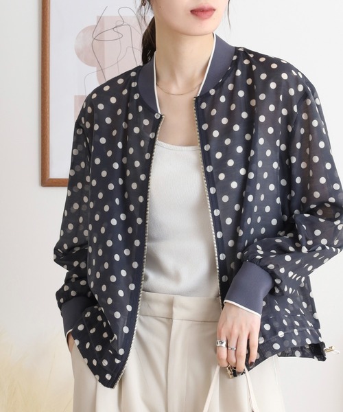 Anna Nicola(アンナニコラ)の「Anna Nicola ドットシアーブルゾン 長袖(ブルゾン・レディース・ブラック/グレイッシュベージュ/ベージュ/ネイビー・38)」の4枚目の写真