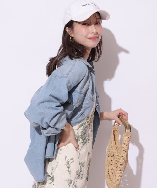 Mystrada(マイストラーダ)の「ライトデニムシャツ(その他アウター・レディース・ライトブルー/グレー・36/38)」の4枚目の写真