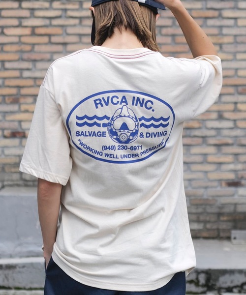 RVCA(ルーカ)の「RVCA メンズ RVCA SALVAGE SS Tシャツ 【2025年夏モデル】/ルーカバックプリント半袖Tシャツ(Tシャツ/カットソー・メンズ・ホワイト/ブラック/ライトブルー/クリーム・MEDIUM/LARGE/X-LARGE/SMALL)」の3枚目の写真