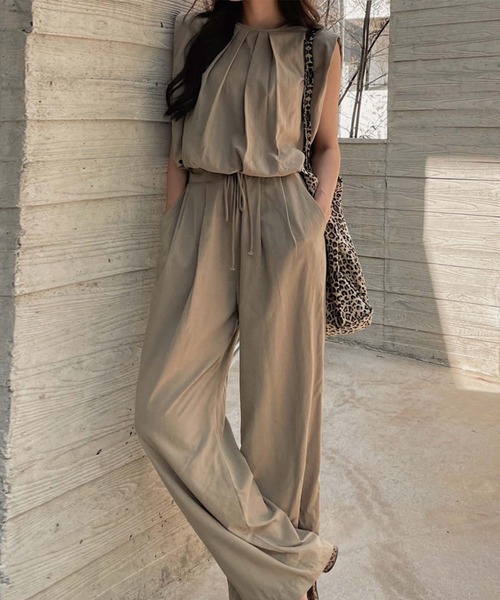 LAFFMO(ラフモ)の「セットアップ タックノースリーブブラウス&イージーパンツ(セットアップ・レディース・ブラック/ベージュ/モカ/グレー・F)」の3枚目の写真