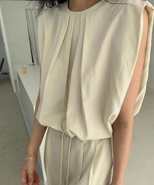 LAFFMO(ラフモ)の「セットアップ タックノースリーブブラウス&イージーパンツ(セットアップ・レディース・ブラック/ベージュ/モカ/グレー・F)」の8枚目の写真